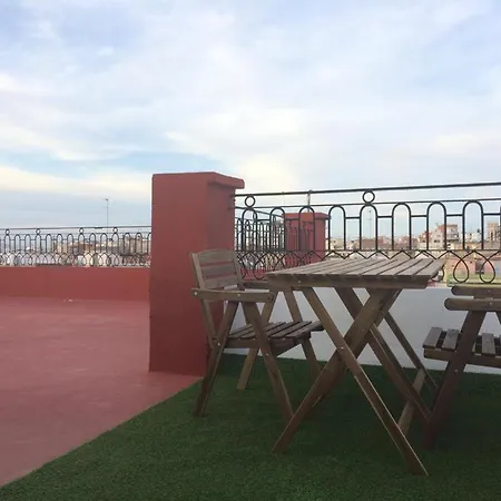 Cosy Apt Terrace In Downtown דירה